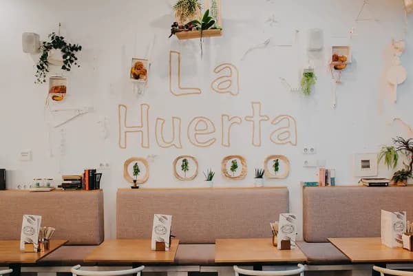 La Huerta, Bar